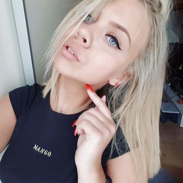 Pleasemeinthemiddle9015 from New South Wales,Australia